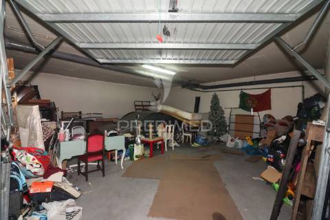 Apartamento t2 com terraço e box em alverca