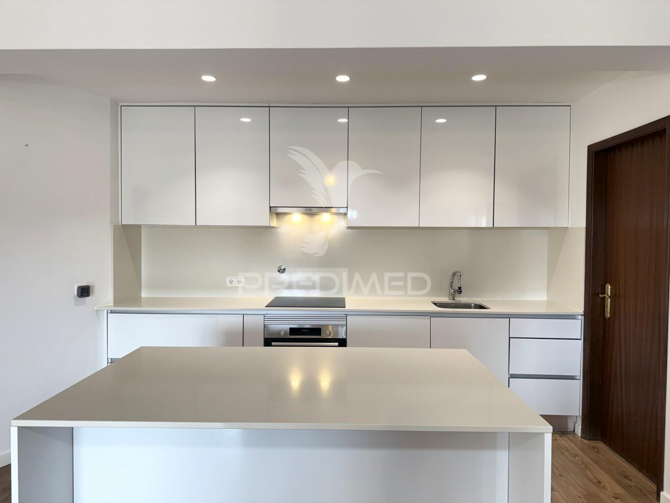 Apartamento t3 com 2 suítes, boleiros, freg. fátima