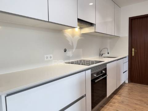 Apartamento t3 com 2 suítes, boleiros, freg. fátima