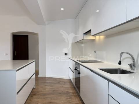 Apartamento t3 com 2 suítes, boleiros, freg. fátima
