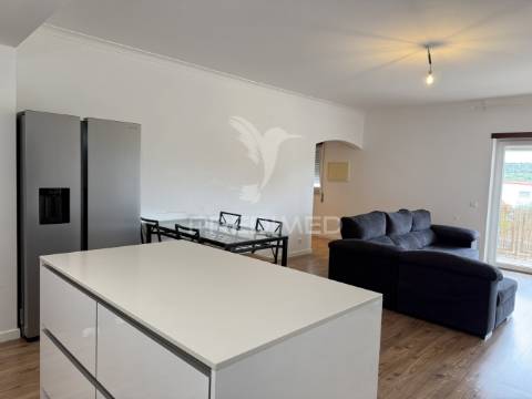 Apartamento t3 com 2 suítes, boleiros, freg. fátima