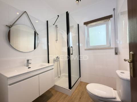 Apartamento t3 com 2 suítes, boleiros, freg. fátima
