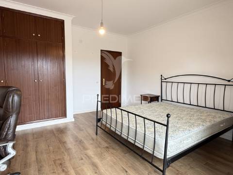 Apartamento t3 com 2 suítes, boleiros, freg. fátima