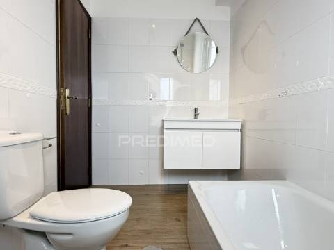 Apartamento t3 com 2 suítes, boleiros, freg. fátima