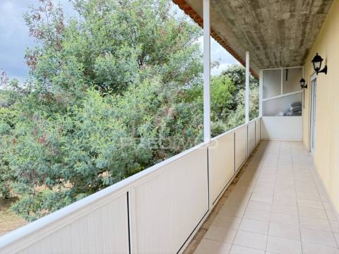 Apartamento t3 com 2 suítes, boleiros, freg. fátima