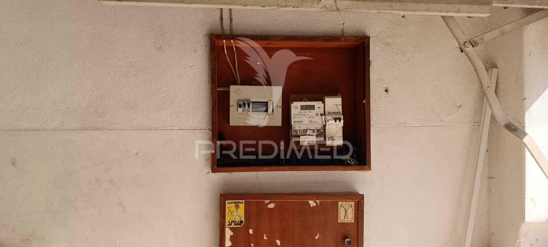 Garagem à venda no centro do laranjeiro na praceta dos álamos - 52.500 €
