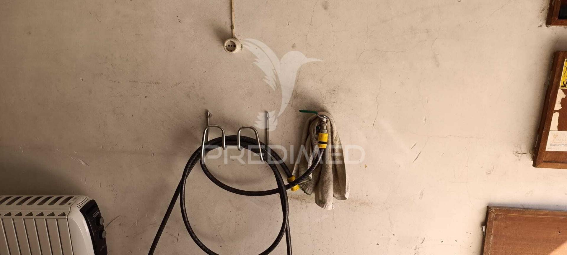Garagem à venda no centro do laranjeiro na praceta dos álamos - 52.500 €