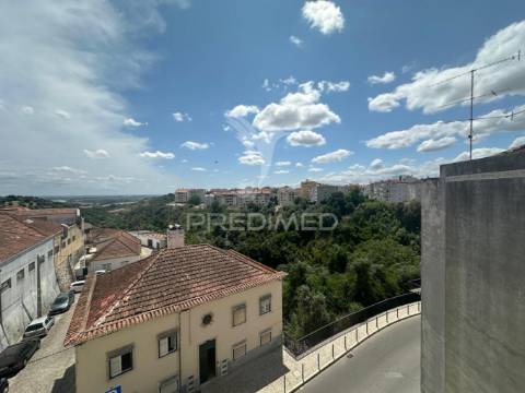 Apartamento t3 /santarém com vista tejo