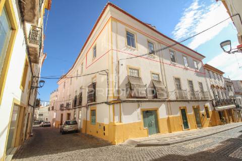 Moradia típica no centro histórico com dois pisos