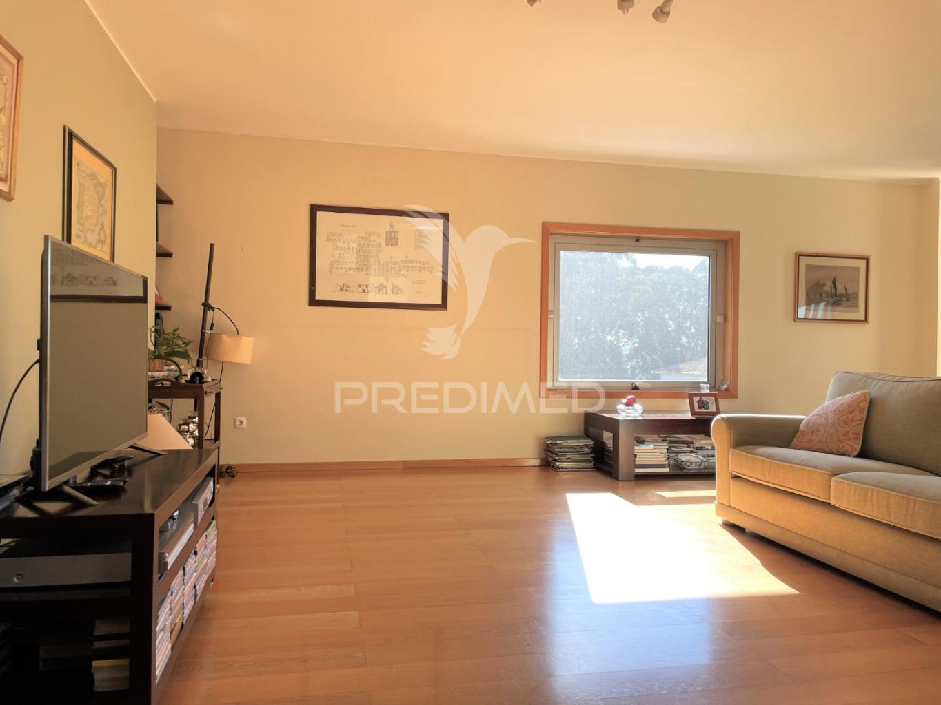 Arrenda-se apartamento t4 leça da palmeira