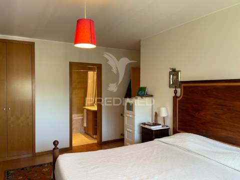 Arrenda-se apartamento t4 leça da palmeira