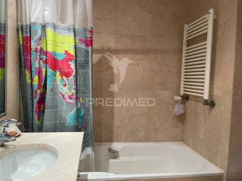 Arrenda-se apartamento t4 leça da palmeira