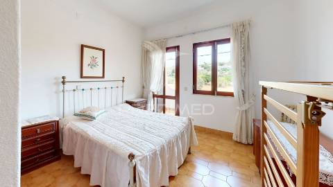 Moradia com dois edifícios e amplo terreno na guia – albufeira