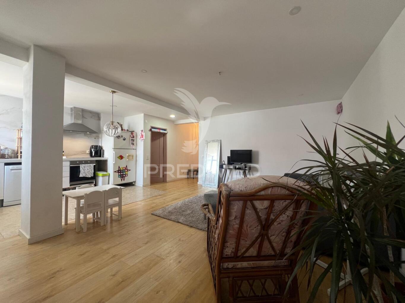Apartamento t3 na arrentela-seixal