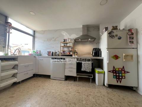 Apartamento t3 na arrentela-seixal