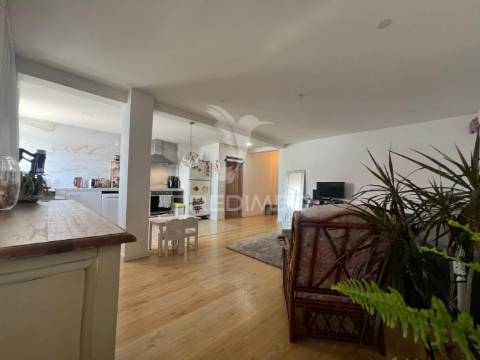 Apartamento t3 na arrentela-seixal