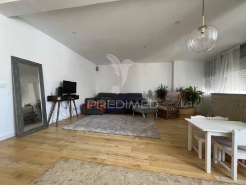 Apartamento t3 na arrentela-seixal
