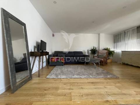 Apartamento t3 na arrentela-seixal