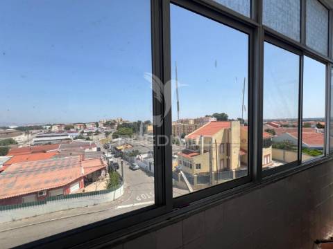 Apartamento t3 na arrentela-seixal