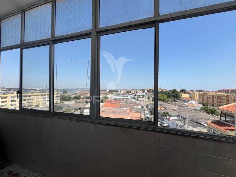 Apartamento t3 na arrentela-seixal