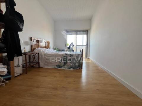 Apartamento t3 na arrentela-seixal