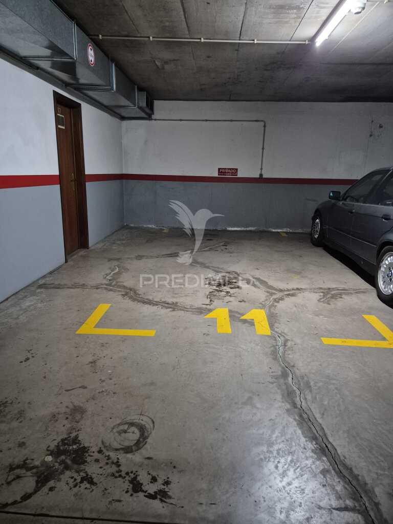 Estacionamento  privado edificio jardins do caniço