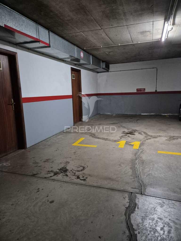 Estacionamento  privado edificio jardins do caniço