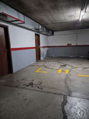 Estacionamento  privado edificio jardins do caniço