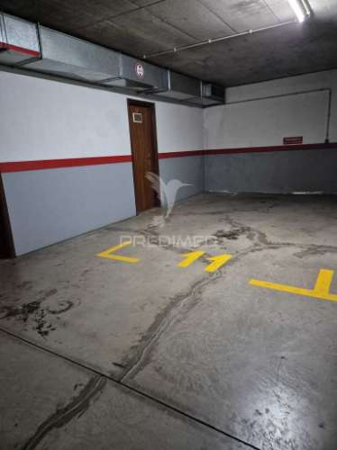 Estacionamento  privado edificio jardins do caniço