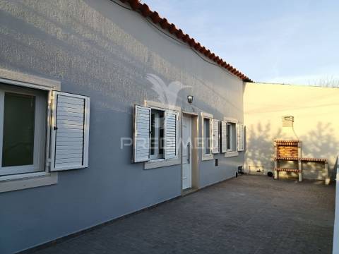 Moradia térrea t3, totalmente remodelada, em setúbal
