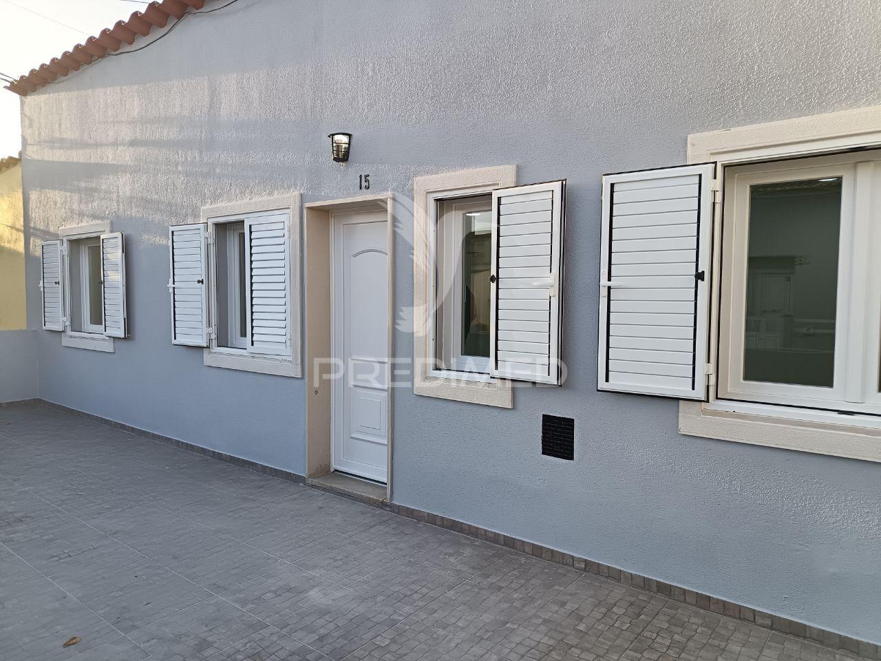 Moradia térrea t3, totalmente remodelada, em setúbal