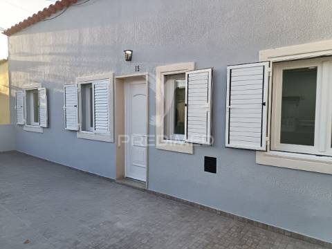 Moradia térrea t3, totalmente remodelada, em setúbal
