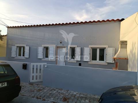 Moradia térrea t3, totalmente remodelada, em setúbal