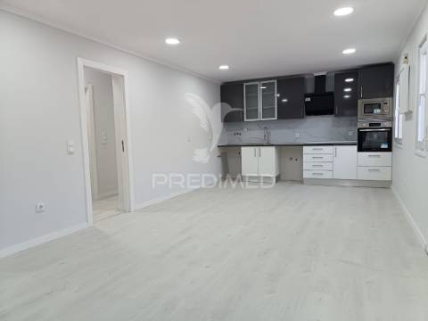 Moradia térrea t3, totalmente remodelada, em setúbal