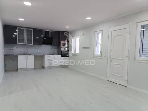 Moradia térrea t3, totalmente remodelada, em setúbal