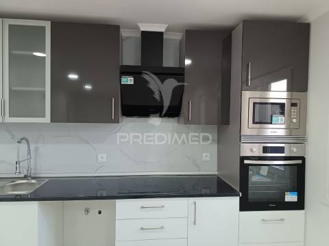 Moradia térrea t3, totalmente remodelada, em setúbal