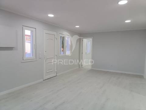 Moradia térrea t3, totalmente remodelada, em setúbal