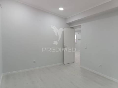 Moradia térrea t3, totalmente remodelada, em setúbal