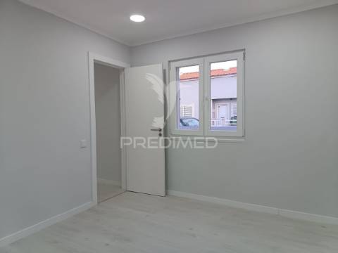 Moradia térrea t3, totalmente remodelada, em setúbal