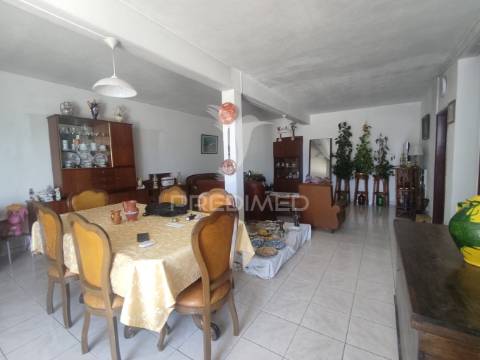 Moradia para restauro em mossomodia olival