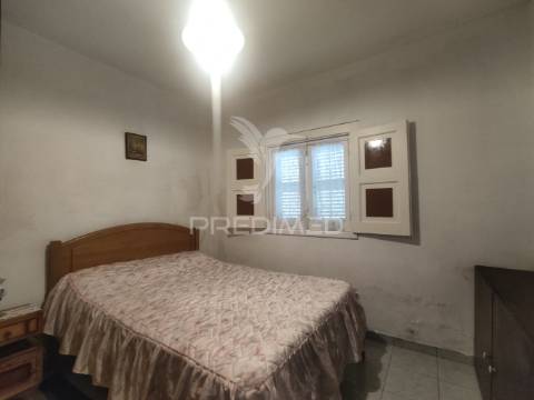 Moradia para restauro em mossomodia olival
