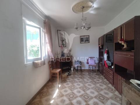 Moradia para restauro em mossomodia olival