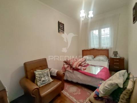 Moradia para restauro em mossomodia olival