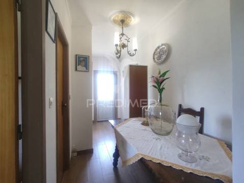 Moradia para restauro em mossomodia olival