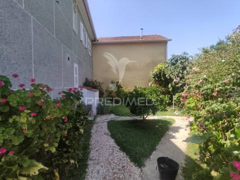Moradia para restauro em mossomodia olival