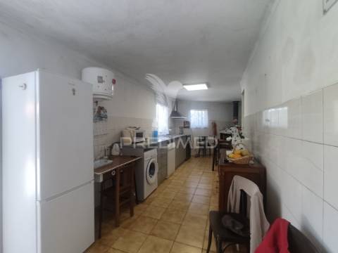 Moradia para restauro em mossomodia olival