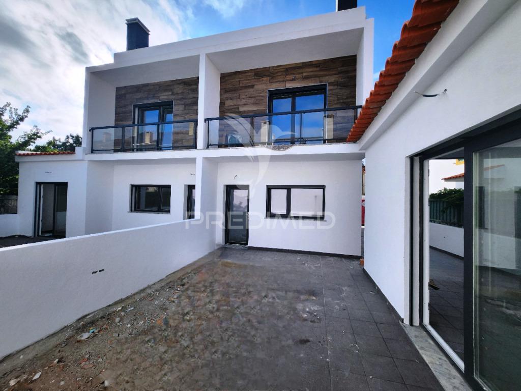Moradia geminada t3 c/garagem, na quinta do conde