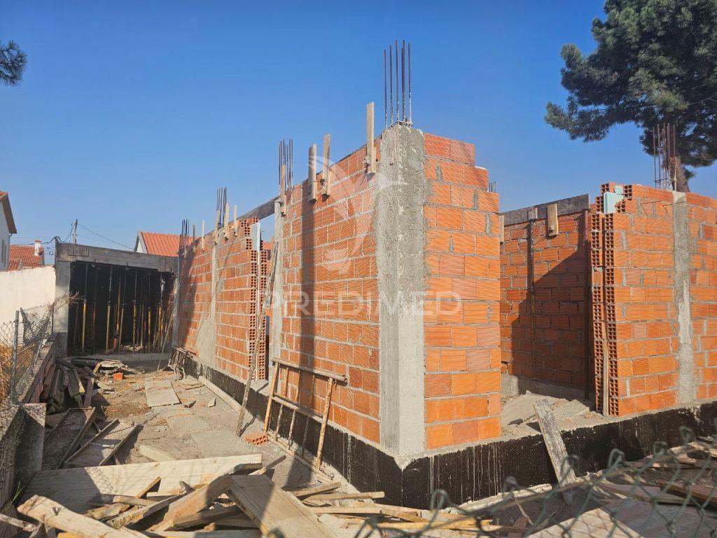 Moradia geminada t3 c/garagem, na quinta do conde