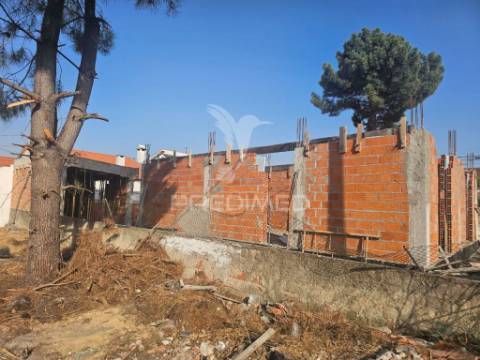 Moradia geminada t3 c/garagem, na quinta do conde