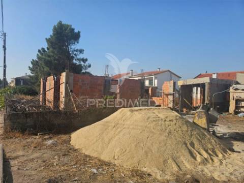Moradia geminada t3 c/garagem, na quinta do conde